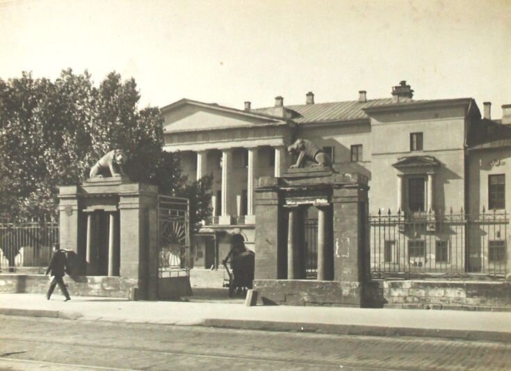 Английский клуб на тверской