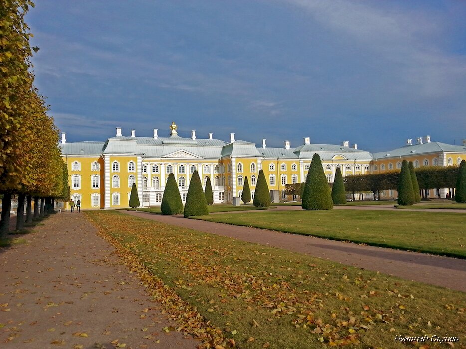 2. Вид в сторону Большого дворца.