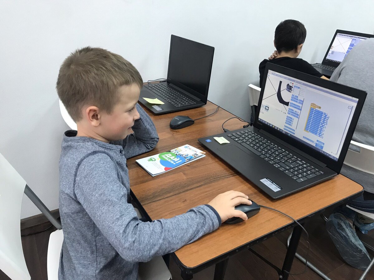 Занятие по программированию на Scratch в школе "Пиксель"