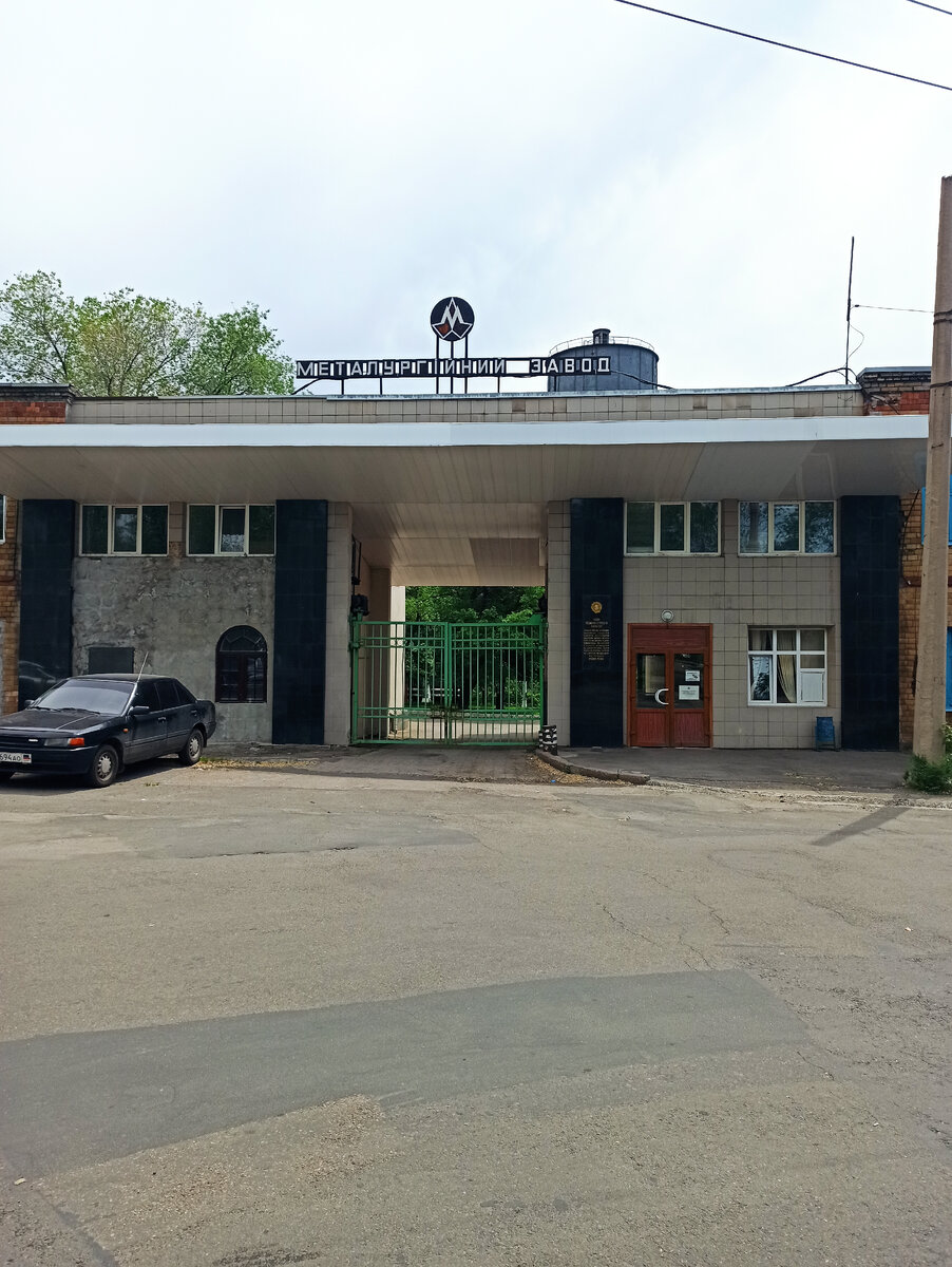 История эта началась у проходной завода... (с) "Наш завод", группа "Ленинрград".