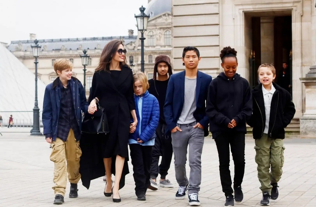 Анджелина Джоли с детьми, фото из Яндекса