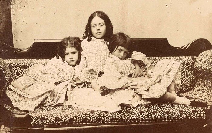 Сёстры Лидделл: Эдит, Лорина, Алиса (справа) . Фото: Льюис Кэрролл