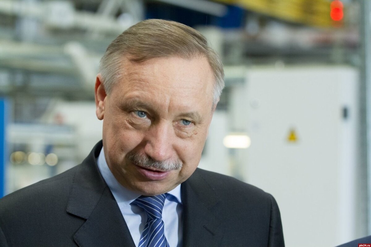 Губернатор Петербурга Александр Беглов решил открыть фуд-корты и островки после полутора месяцев простоя.