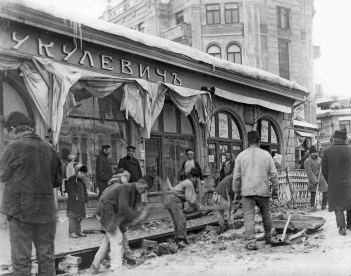 1909 год. Ремонт Полицейского моста после наводнения. Фото Н. Радзивилла