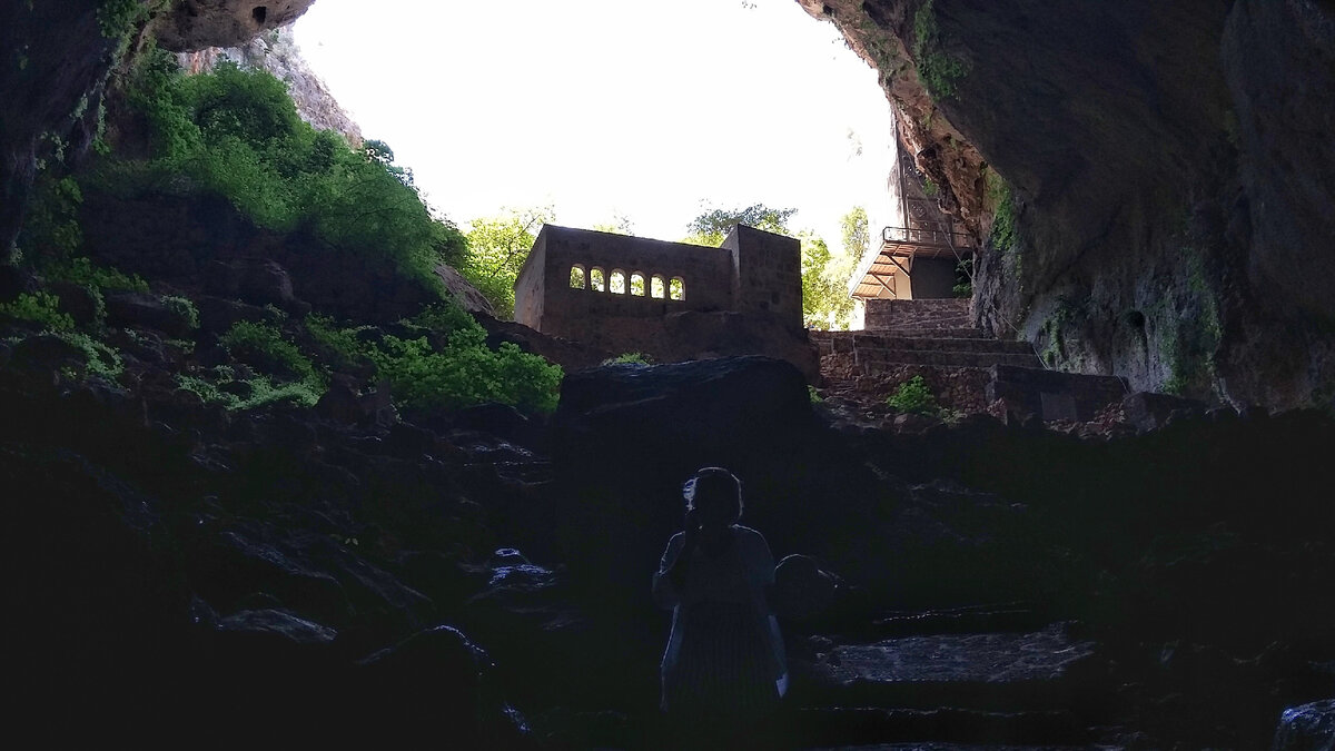 Пещера Рай и церковь Девы Марии. Силифке, Турция.