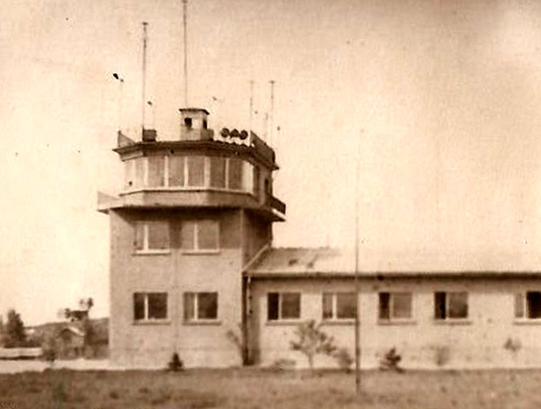 Нашёл фото в свободном доступе в сети. Командно-диспетчерский пункт Фалькенберга. В обиходе - вышка или КДП.