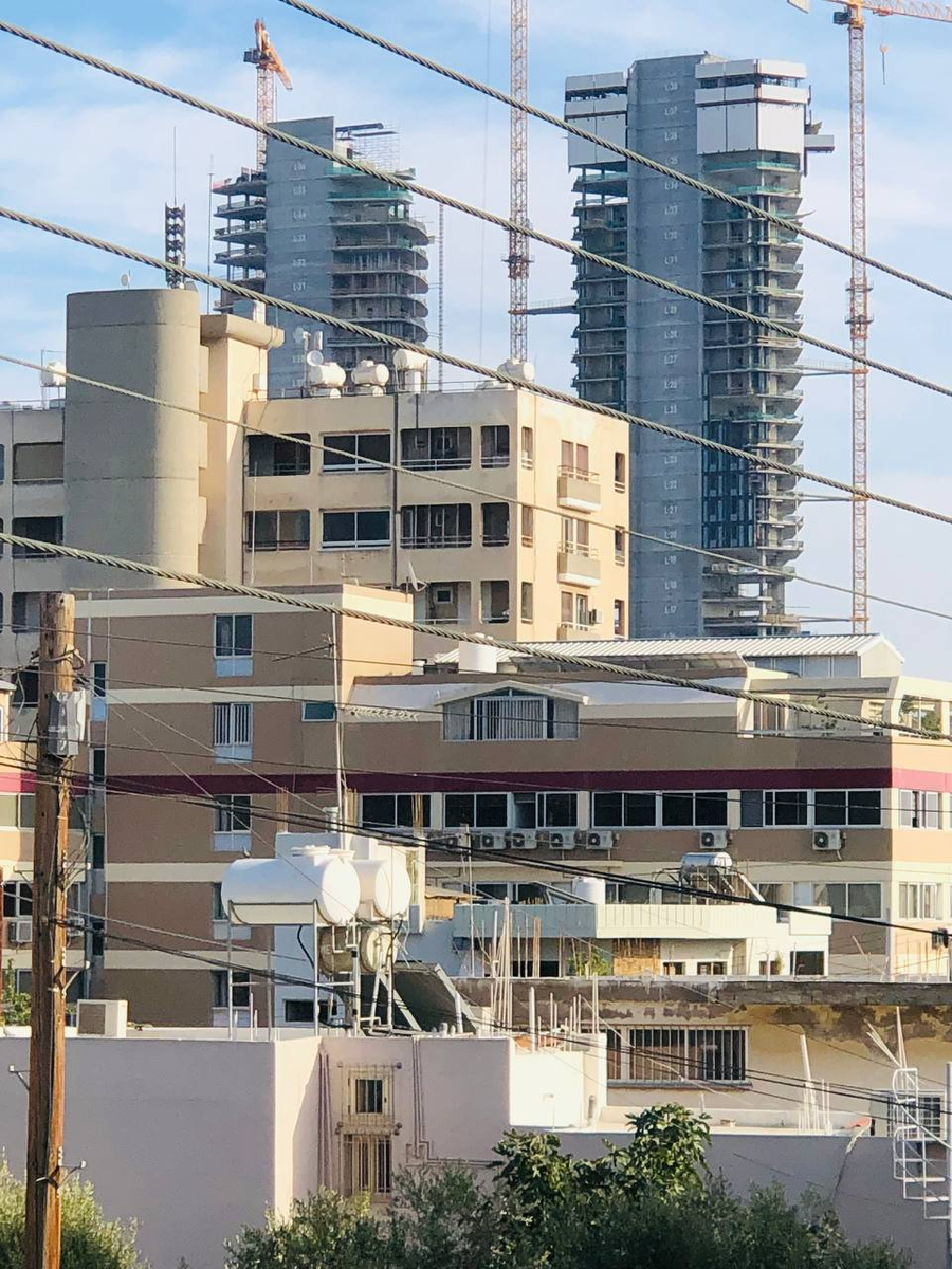 Рядом с бочками всегда есть черный нагреватель