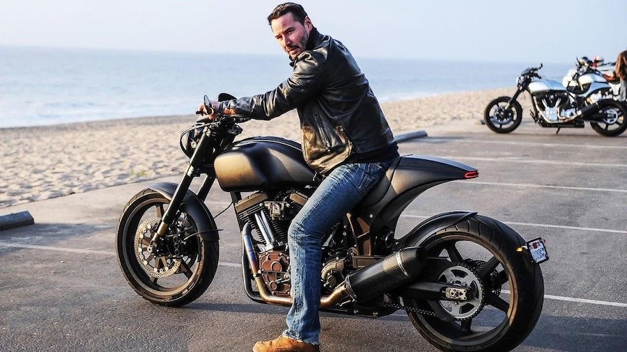 «На байке человек более открыт и уязвим, поэтому ставки выше, и я это люблю»  