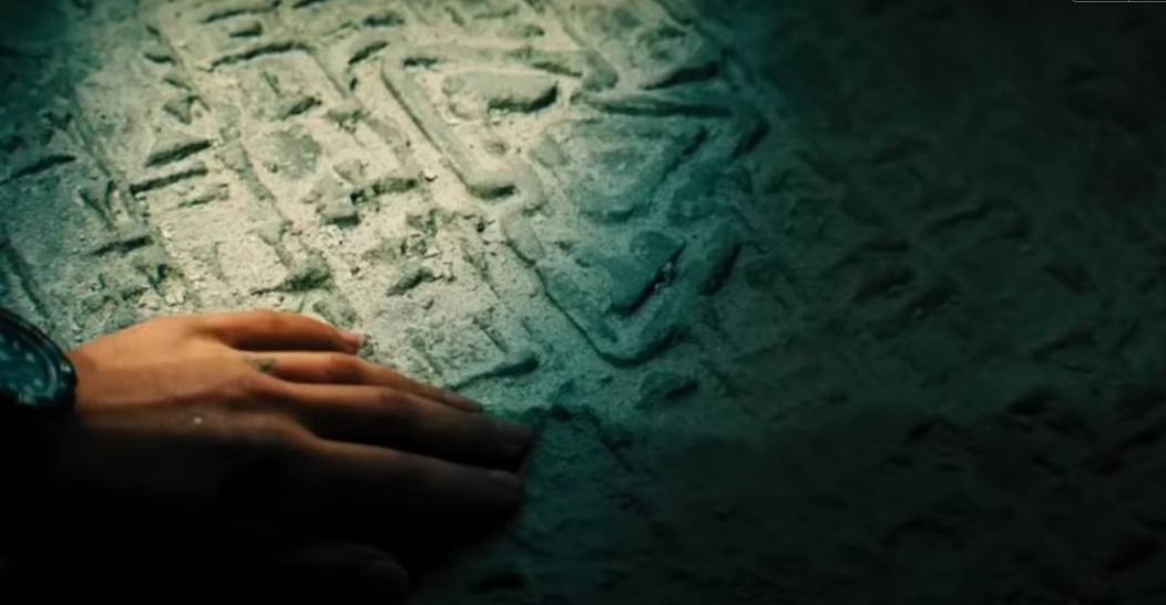 Шазам совершил величайшую ошибку, когда наградил Адама величайшей силой. Чтобы как то изменить ситуацию он изгнал Черного Адама с Земли. Спустя много тысячелетий злодей вновь вернулся, чтобы творить зло.