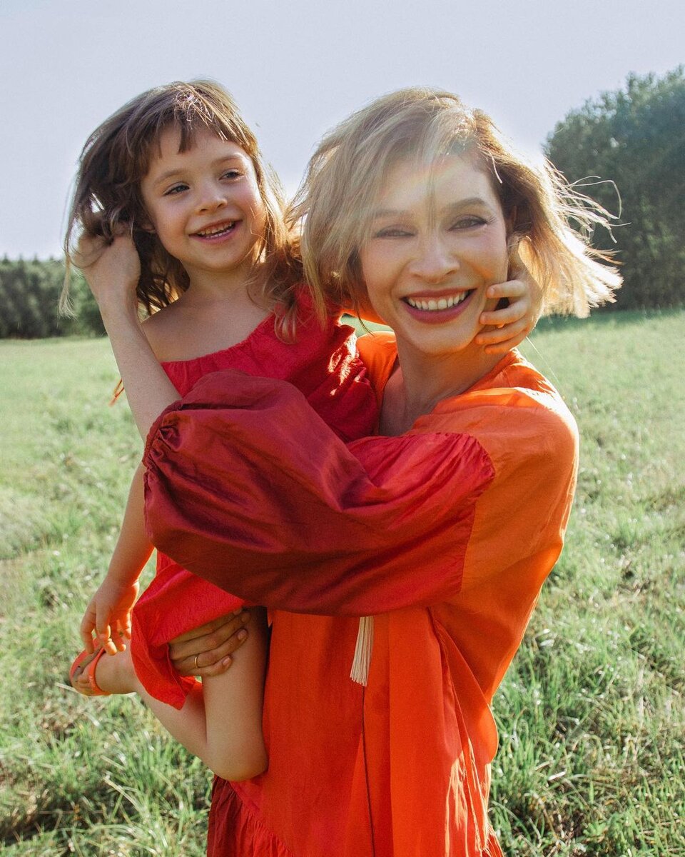 Елена Подкаминская с дочерью Евой