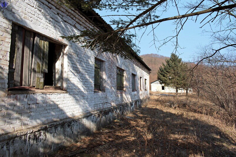 Заброшенный и забытый людьми командный пункт 1940-х гг. на Синей сопке ...