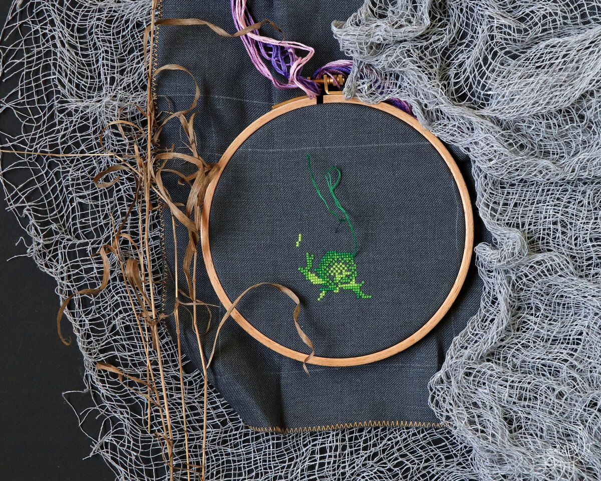 Всего девять оттенков, и вот он, — славный цветок...