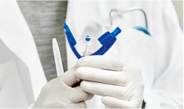 Фото: www.atosmedical.com. Голосовой протез Atos Medical.