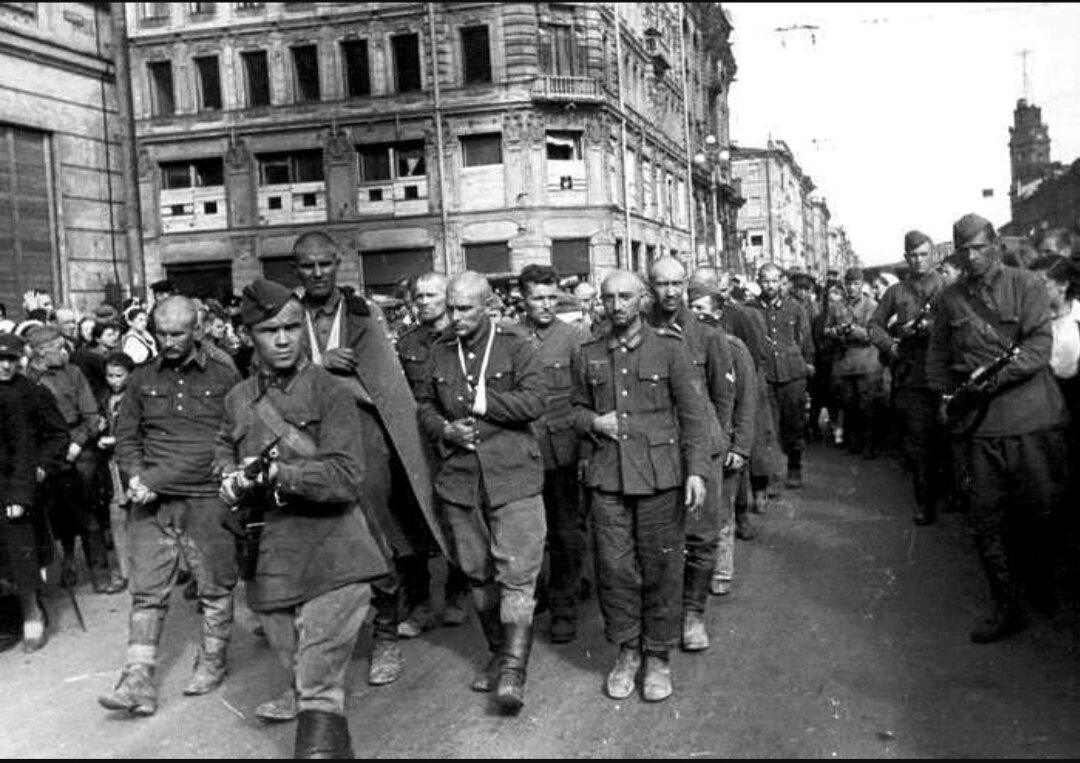 Войны после 45 года. Проконвоирование немцев через Москву 17 июля 1944. Пленные солдаты вермахта Берлин.