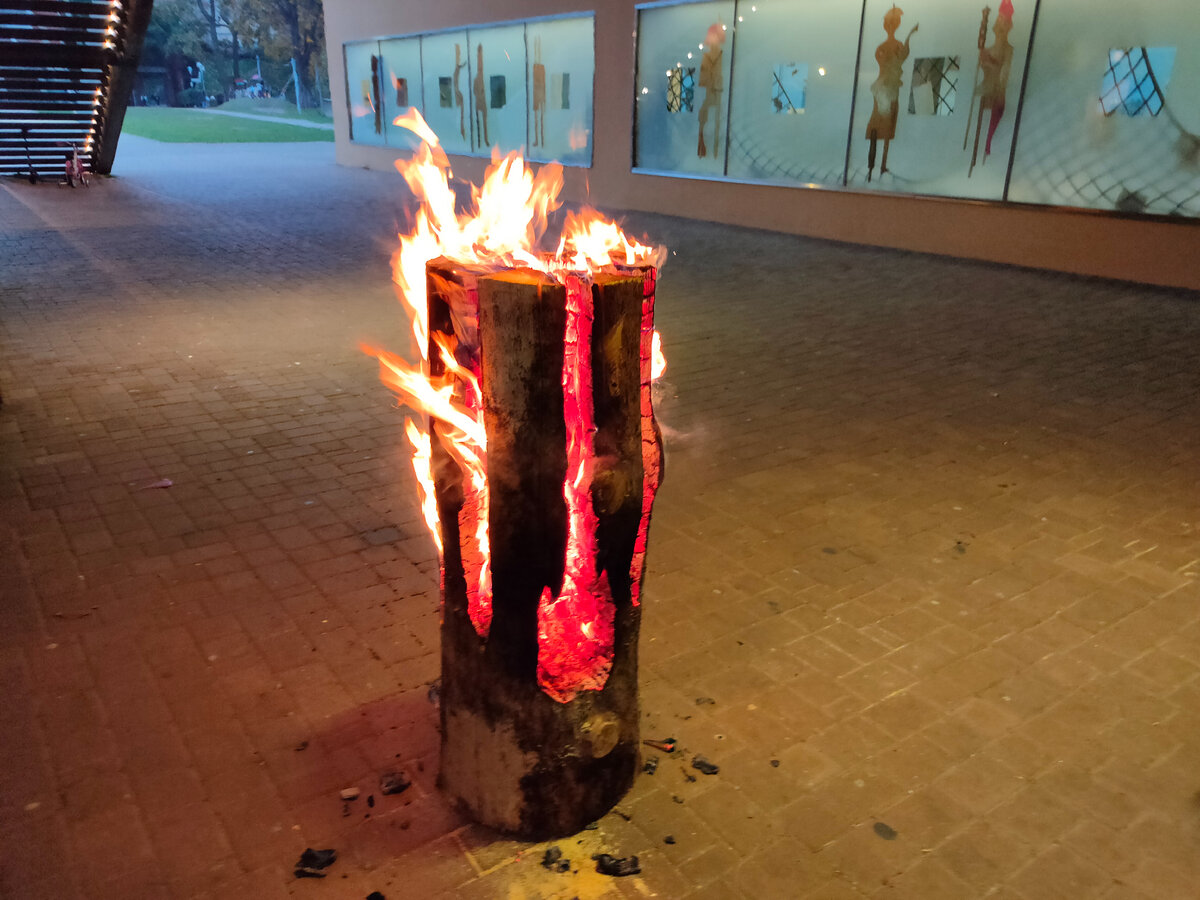 печка-бревно давала тепло не менее трёх часов