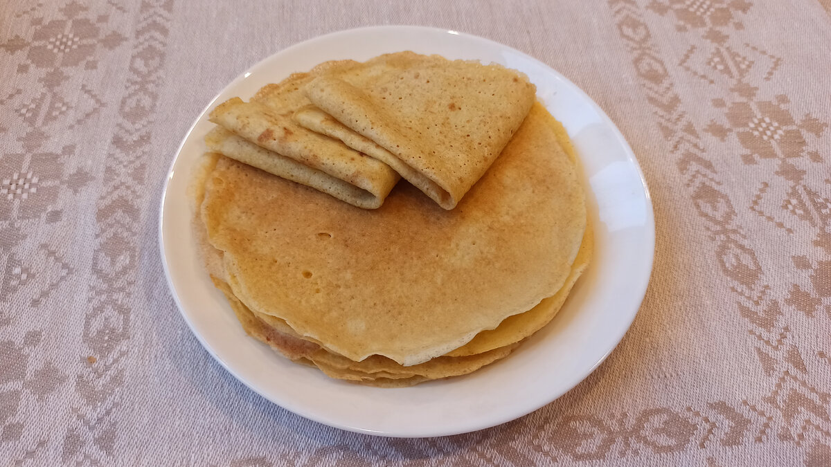 Блины на пшенном кулеше с дрожжами рецепт. Пшенные блины. Блины из пшённой муки. Блинчики без глютена. Блины ночью.