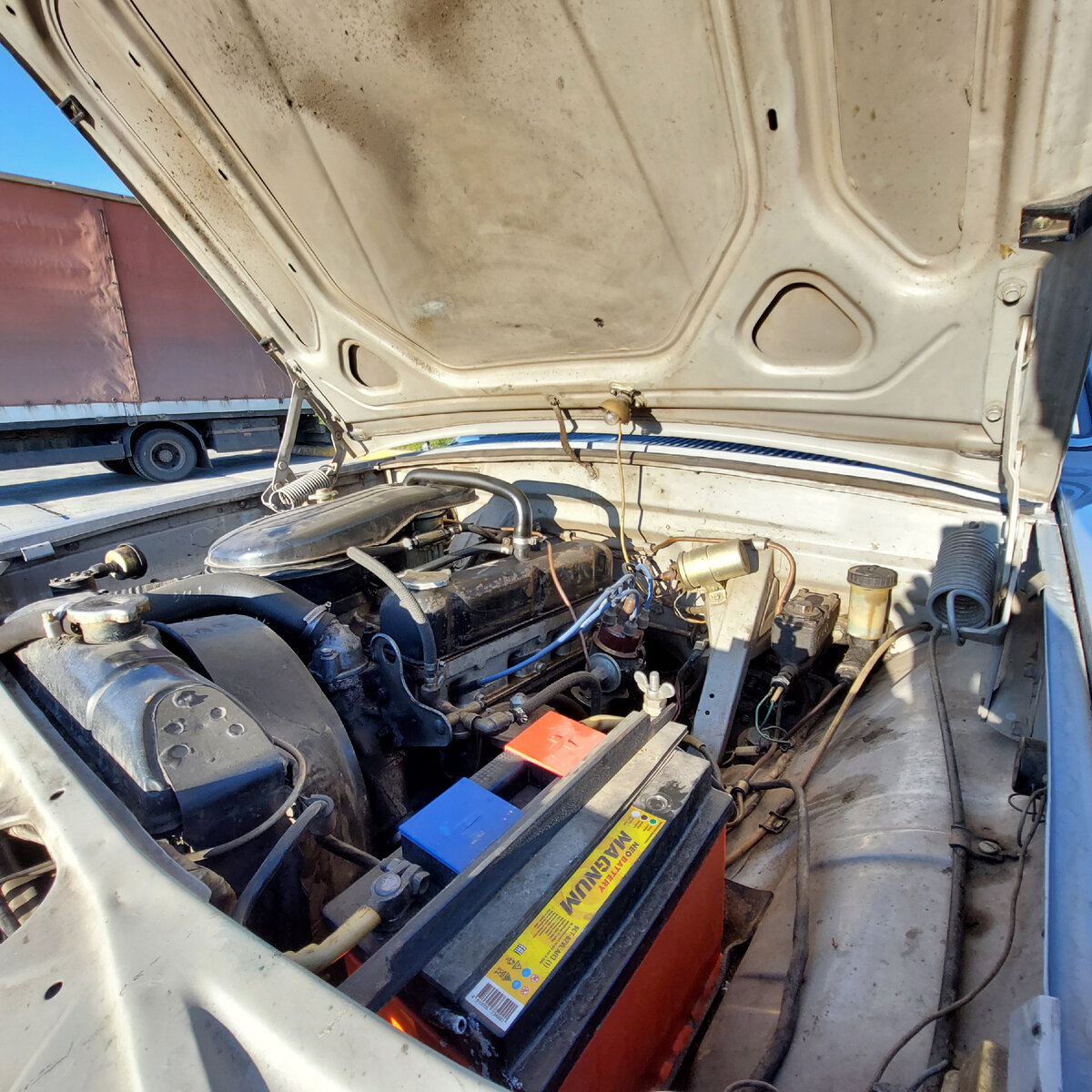 При объёме в 2,4 литра двигатель выдаёт 95 л.с. и 186 Н*м момента, что позитивно сказывается на налоговой ставке.