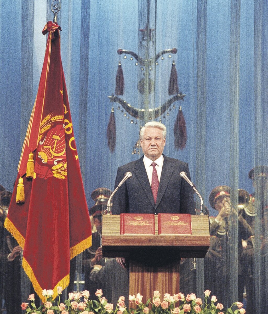 Июль 1991 - го, впереди конфликты на постсоветском пространстве, миллионы жертв, бандитские войны, рэкет, безденежье, дефолт, мракобесы на экранах, секты и прочие прелести, о которых в "Ельцин центре" вам не расскажут, там любят говорить о сталинских репрессиях... 