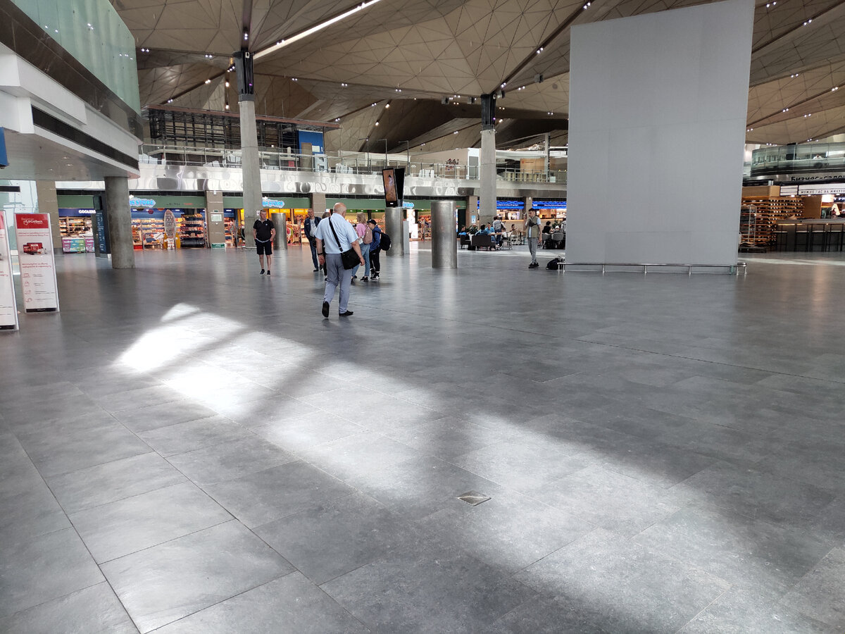 Никого народу!