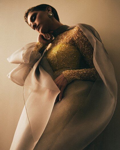 На Нино: платье, юбка — всё Мaya Om, серьги Alessandra Rich