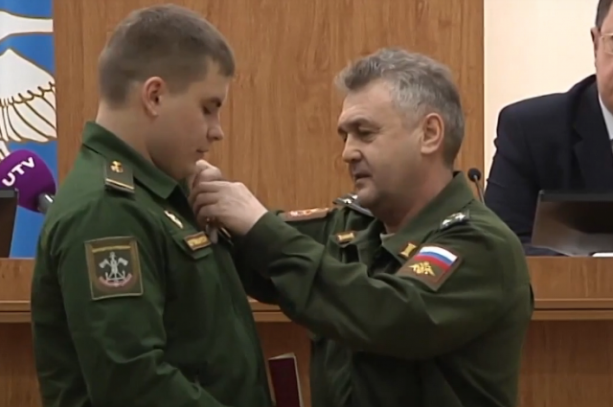    Ефрейтору Максиму Капралову из Башкирии вручили медаль Жукова
