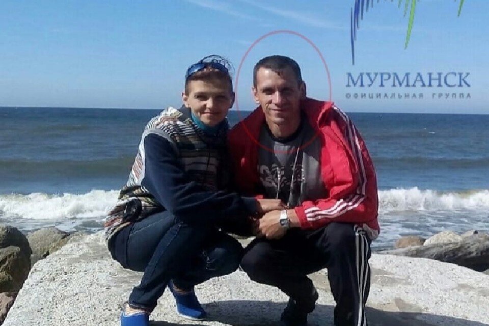     Из горящей машины пассажиров вовремя вытащил житель Ковдора Валентин Зимогляд. Фото: vk.com/murmanskgroup