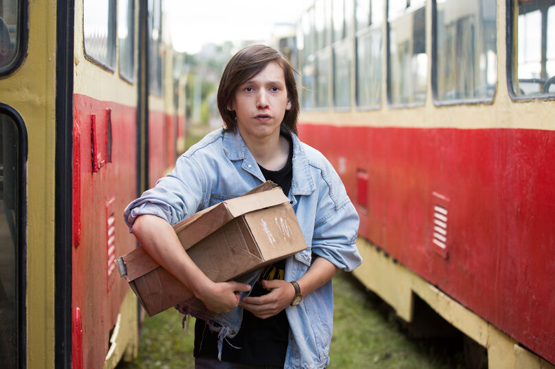  Кадры из сериала «Мир-Дружба-Жвачка»Илья - самый странный из всех, фанат Толкина