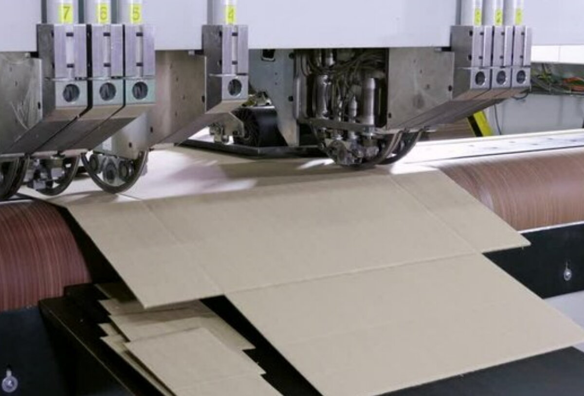 Изготовление картонных коробок.