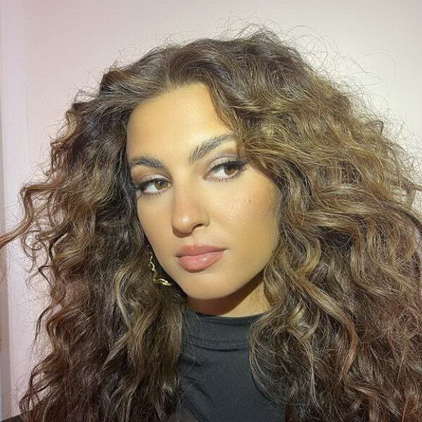     Звезда «Зверопоя» Тори Келли попала в больницу с тромбами