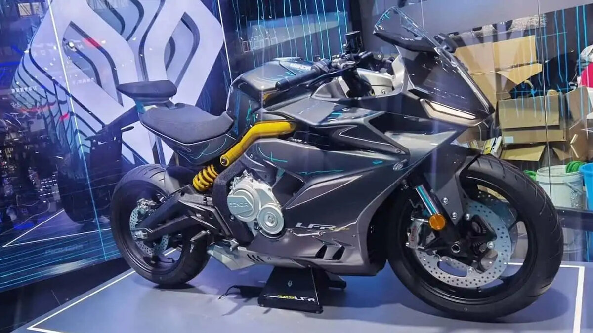 Бенда мотоцикл 700. Мотоцикл бенда fs700. Китайский мотоцикл benda. Triumph Daytona 660 2024. Китайский мотоцикл benda LFC 700.