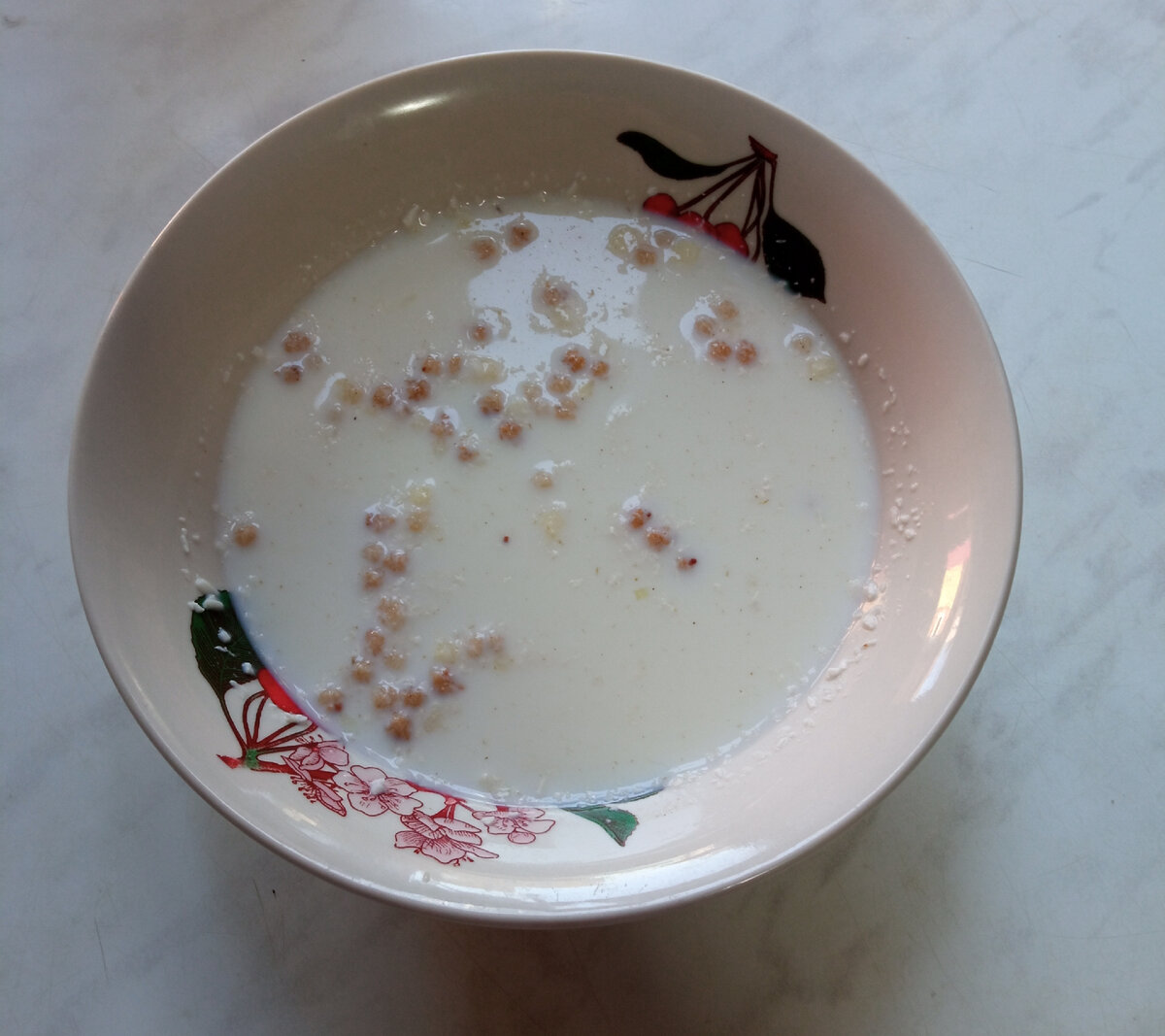 Завтрак   молоко 2,5 %-190гр., гранола-35гр.  К-204,3       Б-6,0        Ж-8,6         У-25,45.