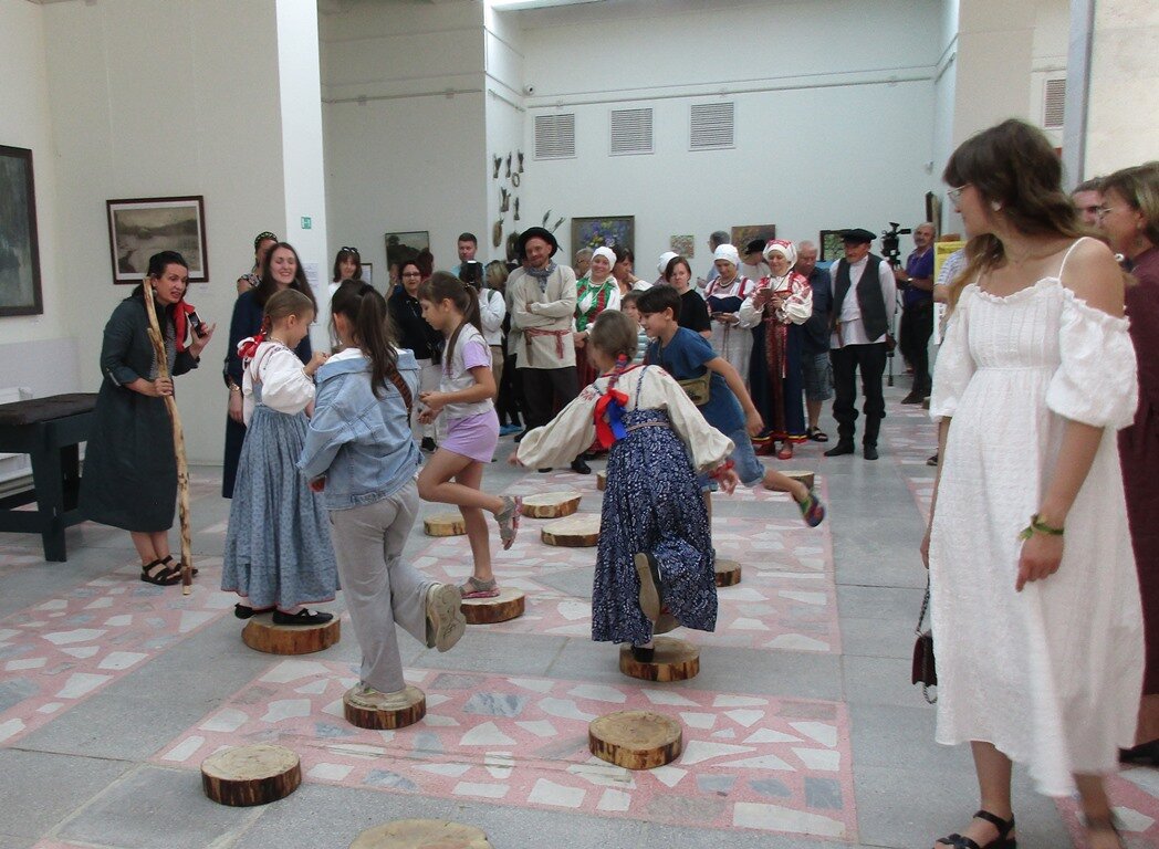 Фото с открытия выставки в Сосновоборском художественном музее современного искусства, mayaksbor.ru