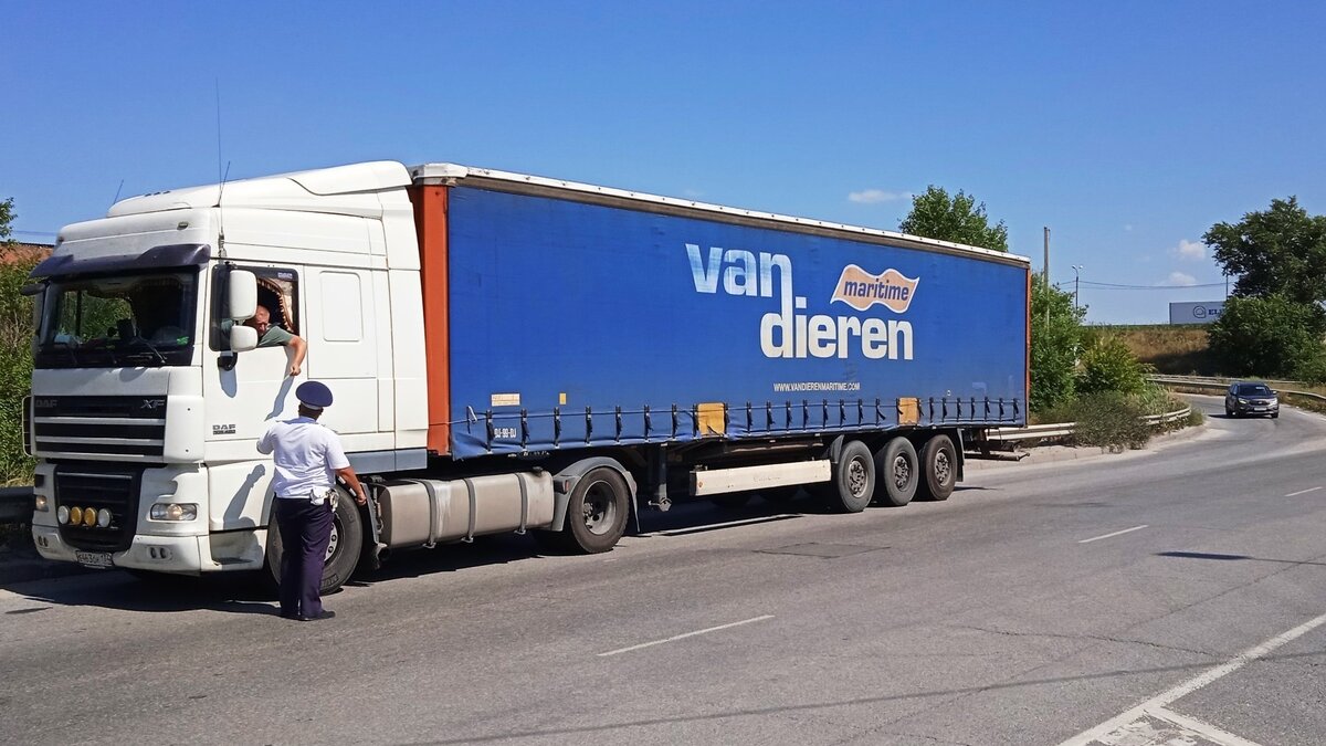     Водителей 1,6 тыс фур оштрафовали в Волгограде во время рейдов, сообщает администрация региона.