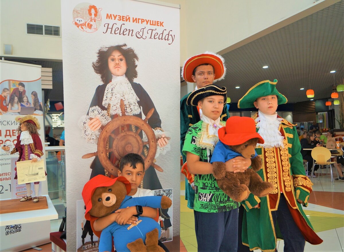 Сюжетная экспозиция «Петровская эпоха в лицах и куклах». Фото: www.helenandteddy.ru