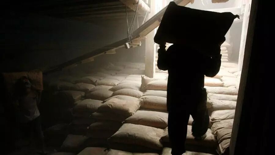     В Завьяловском районе Удмуртии полицейские задержали 31-летнего жителя Ижевска. По версии МВД, он украл из строящихся домов бетономешалку и стройматериалы. Об этом сообщила пресс-служба ведомства.