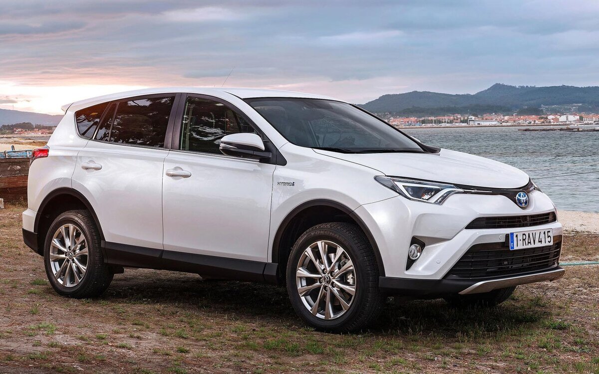 На фото: Toyota RAV 4 IV поколения, рестайлинг