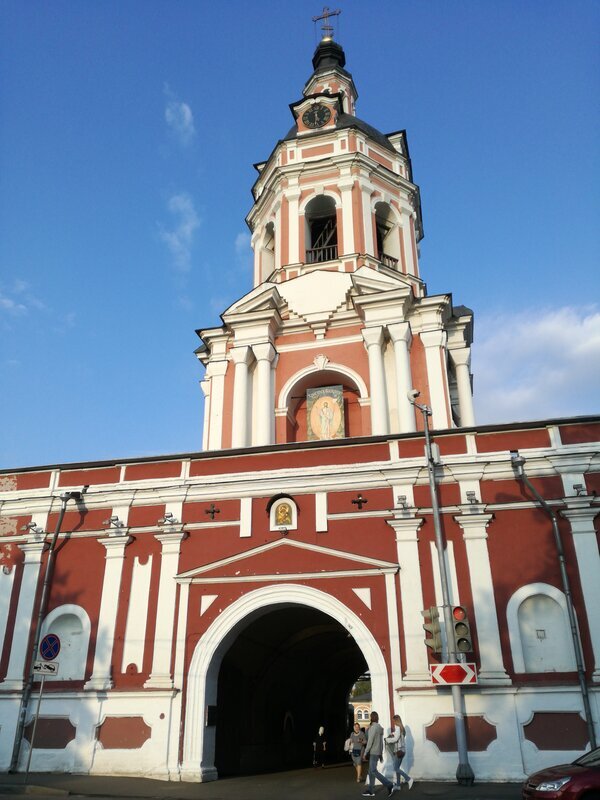 Фото из источников интернета, вход на территорию монастыря