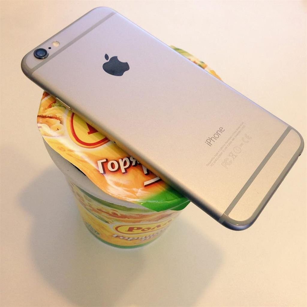 Известный мем - что купил iPhone, а потом живёшь на Дошираке