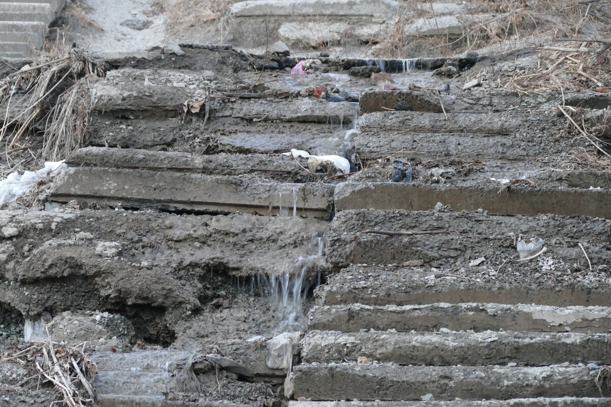 Владивосток Парк минного городка, зловонные реки террасными водопадами стекают в живописные озёра 🤢
