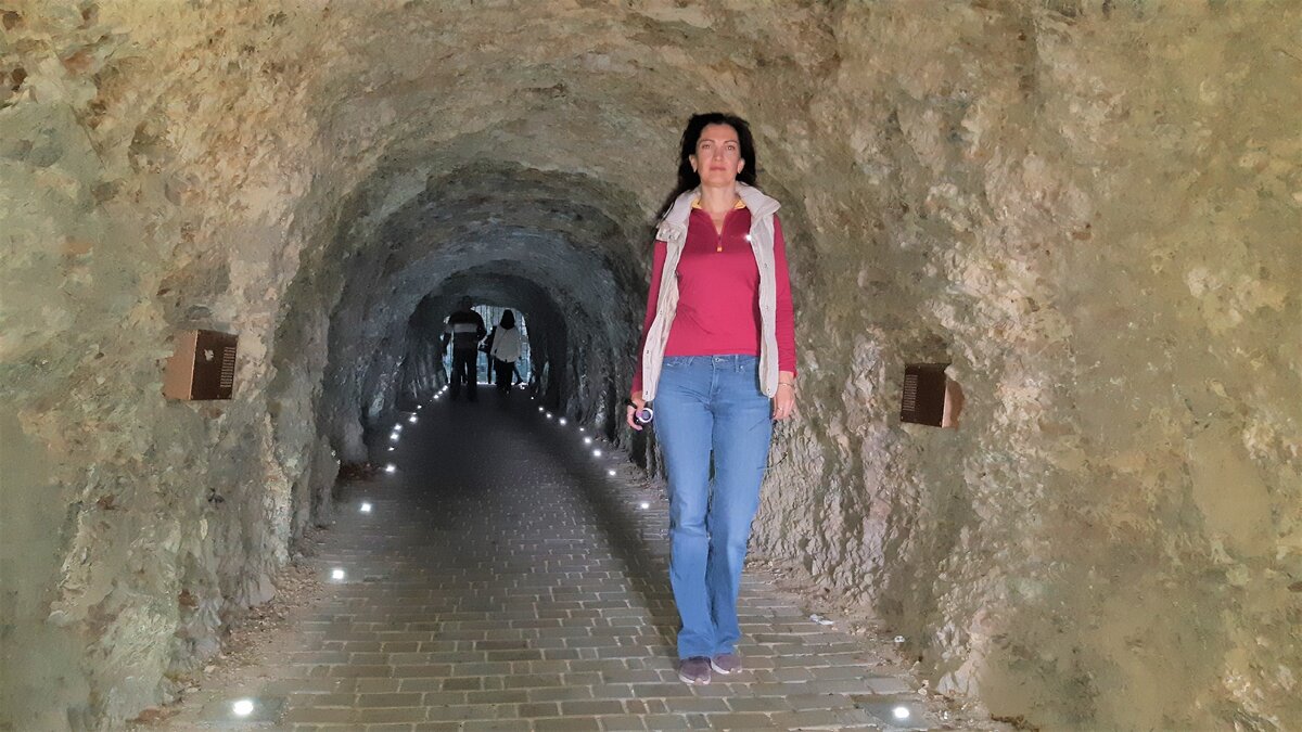 тоннель длинной 58 метров, пробитый к озеру в 1858 году