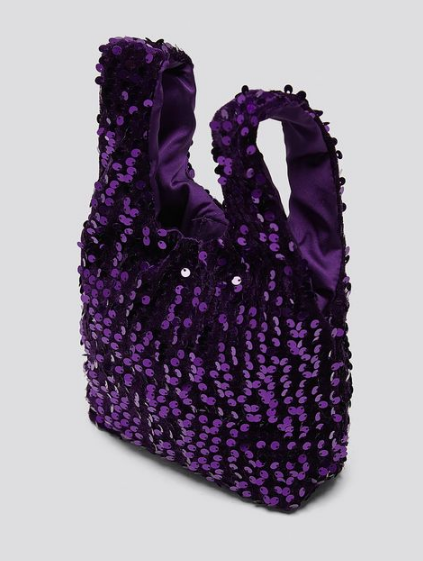 Акцентный ридикюль сделает нарядным даже строгий офисный костюм (фото взято из интернет-магазина zara.com)