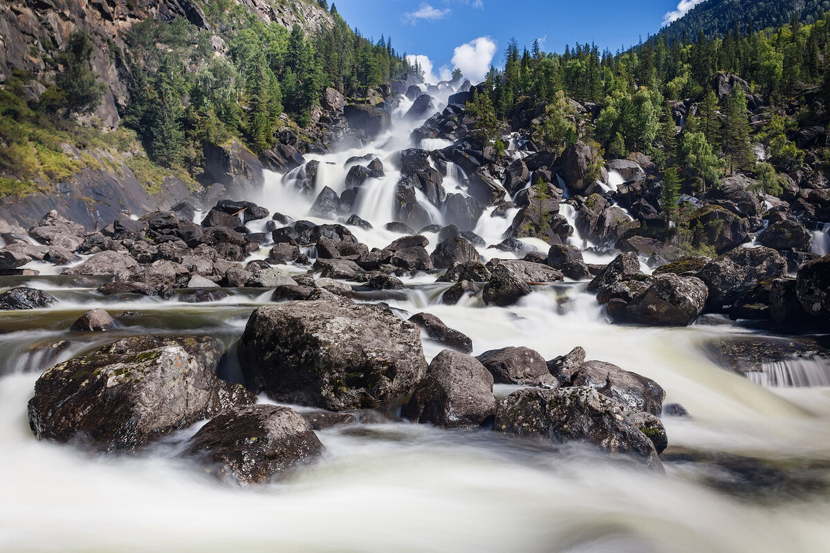 Каскадный водопад реки Катунь