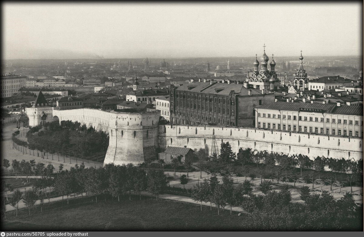 1887. Вроде знакомый пейзаж, но большинство зданий не сохранилось