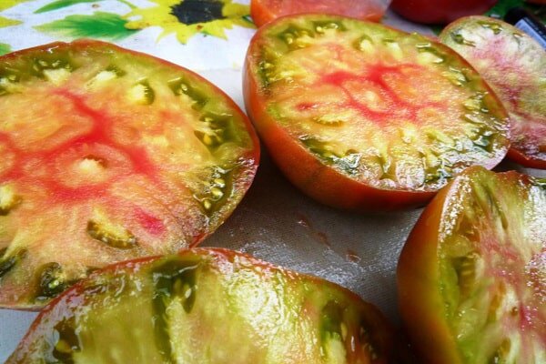 Томат Чёрный ананас в разрезе