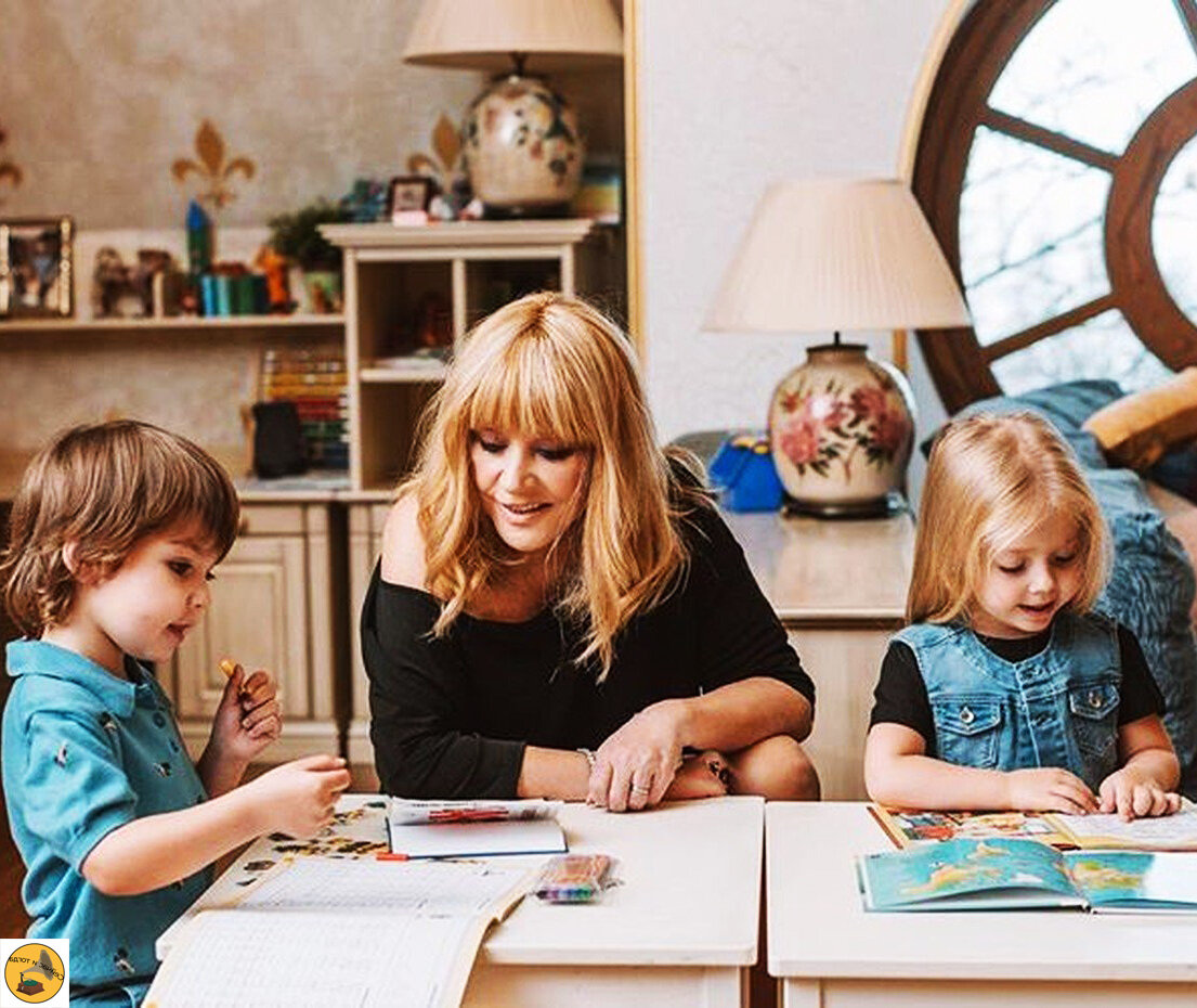 Алла Пугачева со своими детьми 