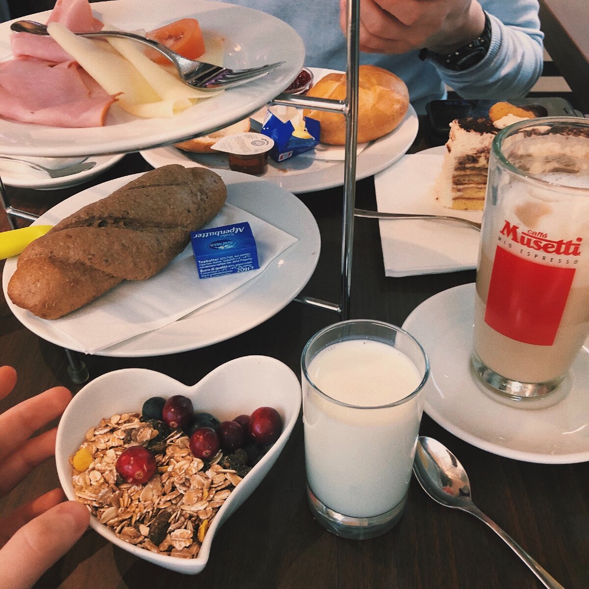 Муж ел за свой счет))