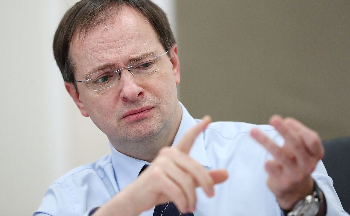 Считает сколько мильонов уйдет на раскрутку российского кинопрома