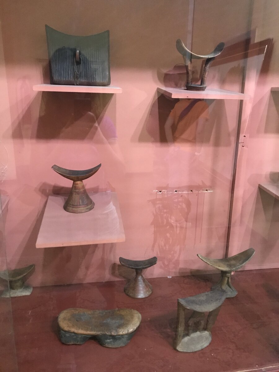 Витрина в музее этнографии Эфиопии.