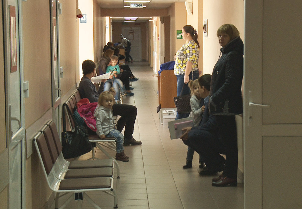 Очередь в детский тюмень. Очередь в детский сад. Очередь вполиклиннике. Очередь в детский тюмень. Очередь в детской поликлинике.