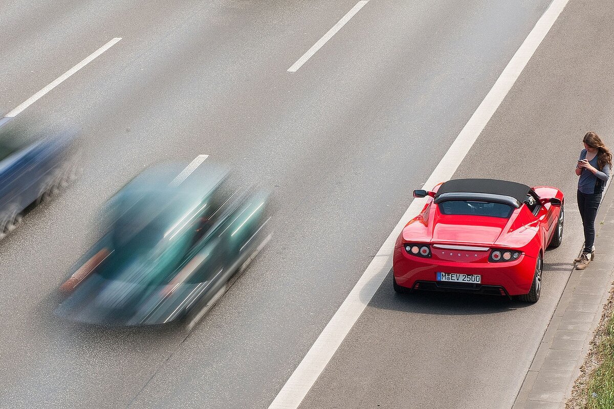 tesla roadster 2008